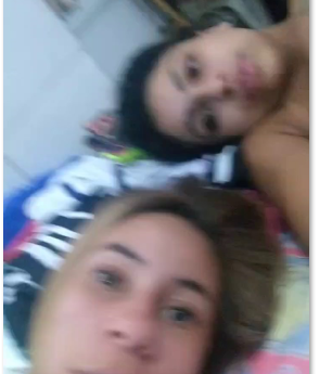 Lesbico sabroso en el cuarto