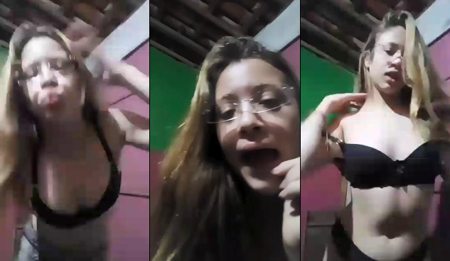 jovencita tiktoker haciendole baile caliente a sus seguidores