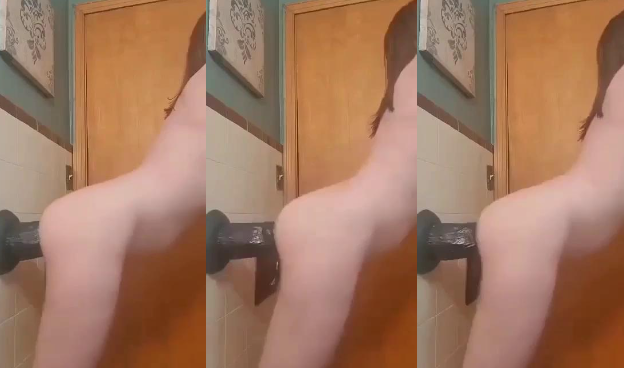 Increible flaca ninfomana ensartandose tremendo dildo super grueso