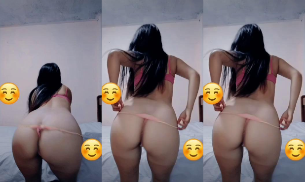 bailando rico y bajandose la tanga