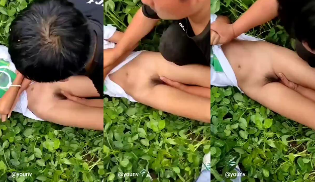 manoseando a jovencita entre las hierbas