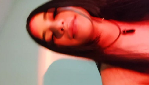 la morrita colegiala se graba desnuda y enseña de mas