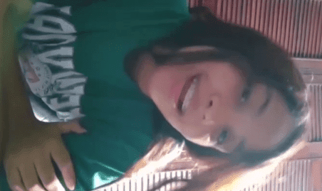 Que rico se toca la colegiala y anda sin calzones