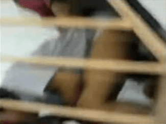 Grabaron estudiantes de preparatoria cogiendo en las escaleras del colegio
