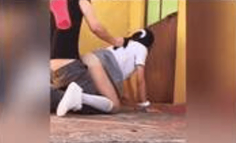 Chavita de secundaria seducida por el profe