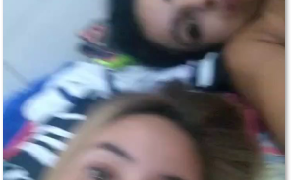 Lesbico sabroso en el cuarto