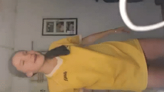 jovencita colegiala se deja coger de perrito por novio mucho mayor a ella