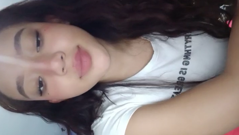 Diana de Peru tiene unas tetas de infarto y se las saca en plena transmision