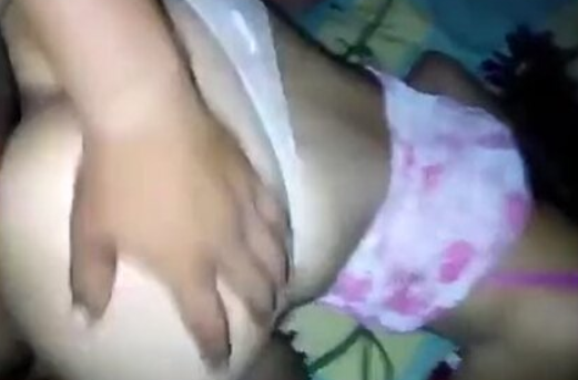 le dice a la morrita mexicana que se ponga de perrito y ella obedece