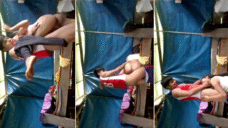 pareja de jovenes adolescentes dandose tremenda cogida pero a ella le duele