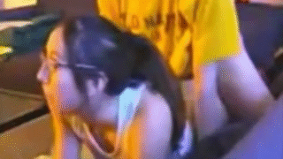 ya metemela antes de que vayan a llegar mis papas….le dice la jovencita cachonda al novio