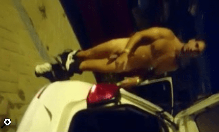 encuentra a parejita de borrachos cogiendo en la calle y los graba