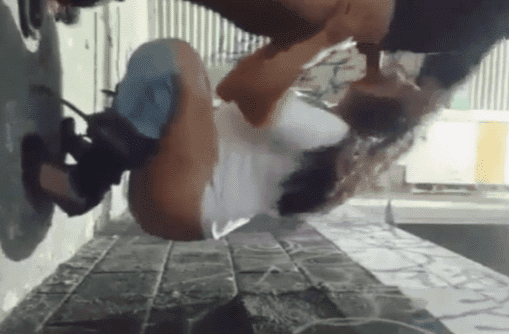 Mexicana nalgona chupando en la vía