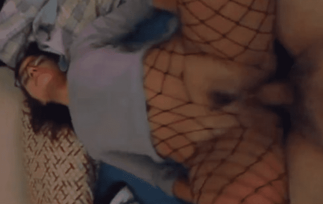 una jovencita cogiendo de una manera muy exitante