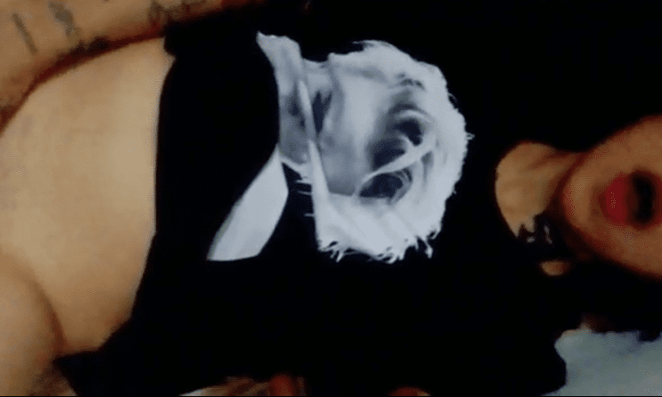 tocandose la panochita mientras que sus padres salieron de casa