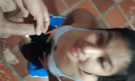 Pone la carita de angelical, pero para chuparla es toda una zorra