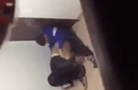 Alumnos pillados tirando en el aula